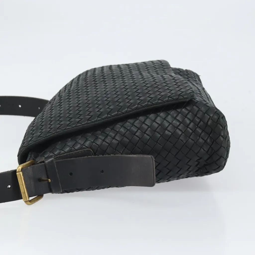 Bottega Veneta Square Flap Messenger Bag Black Leather Fair - Model View