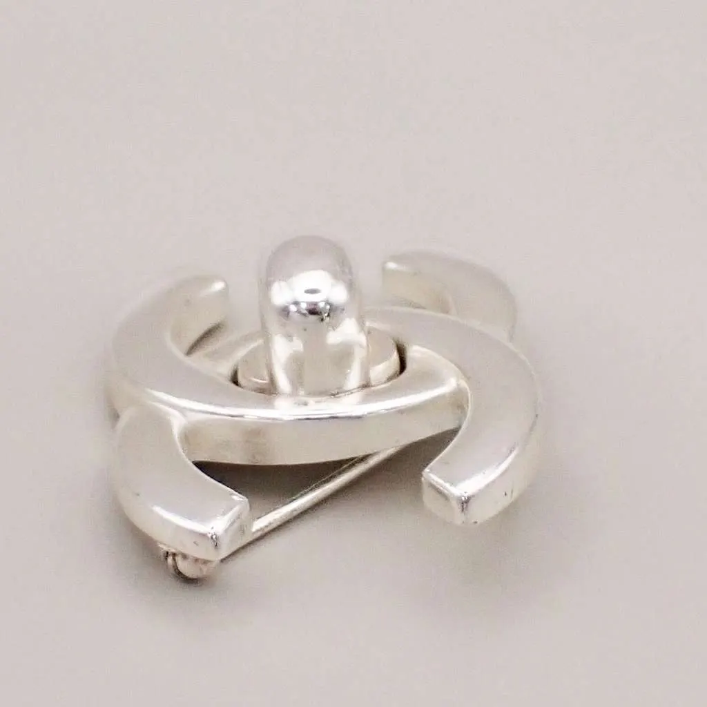 Chanel Vintage CC Turnlock Brooch Silver Good - Inside View