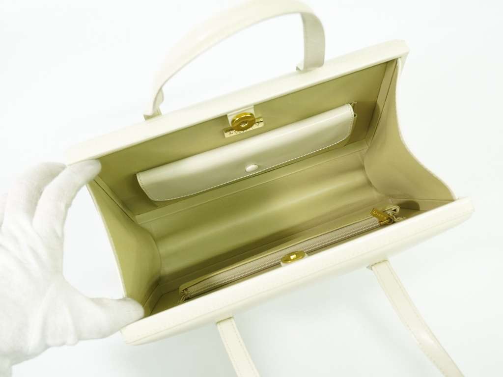 Loewe Anagram handbag White Leather Good condition - Inside View