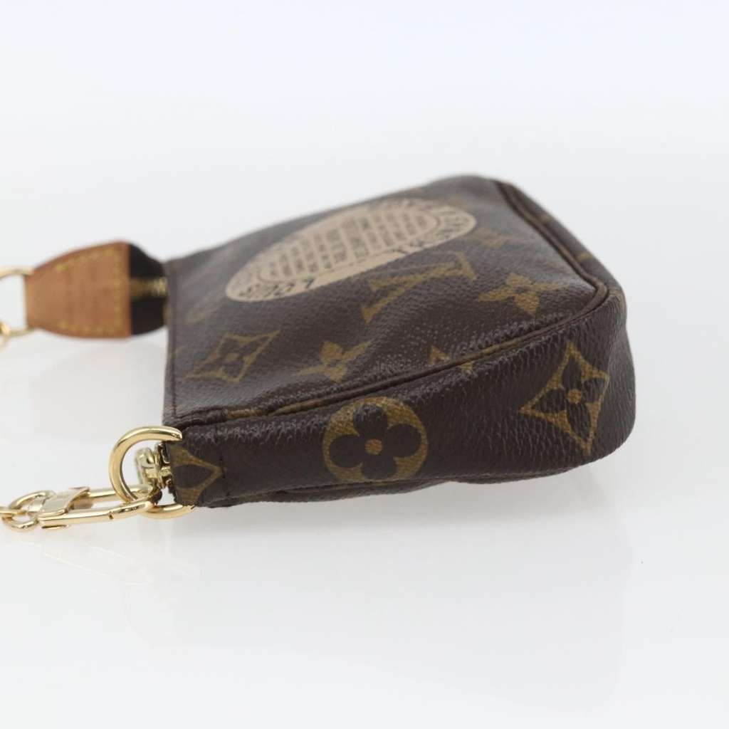 Louis Vuitton Pochette Accessoires Brown Canvas Good condition - Model View
