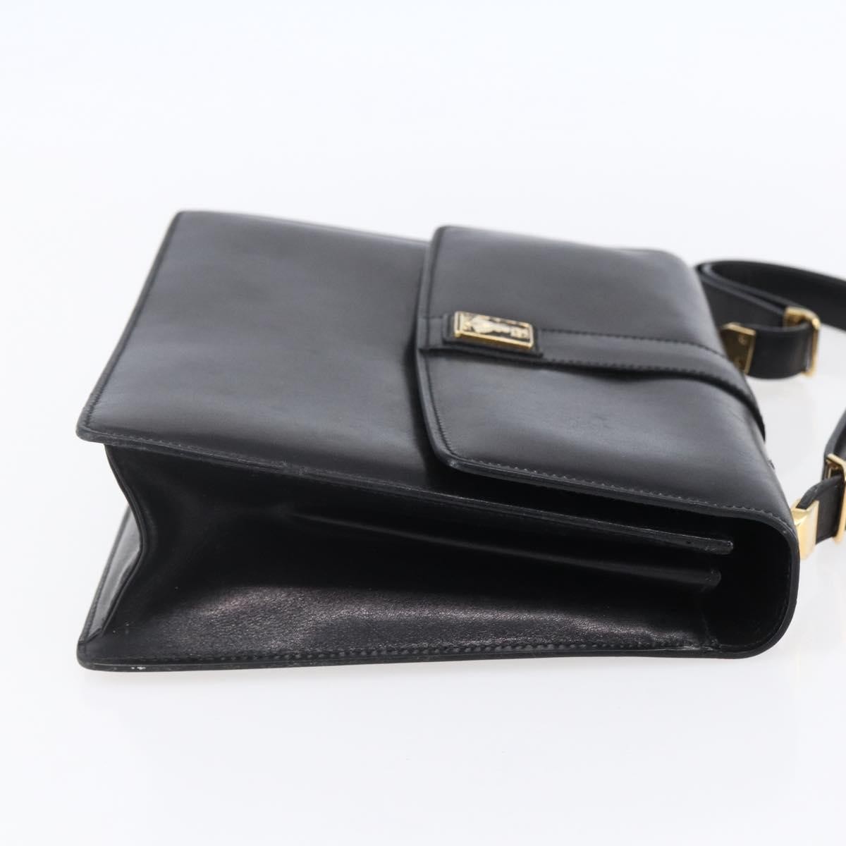 Burberry Vintage Shoulder Bag Black Leather Good condition - Model View