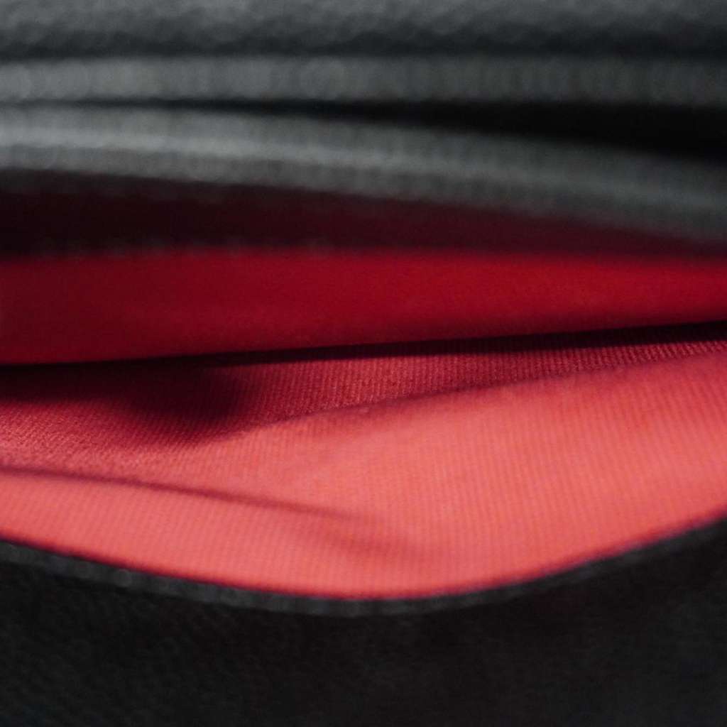 Chanel Chanel Matelassé Cuir Noir Black Leather Very good condition - Box View