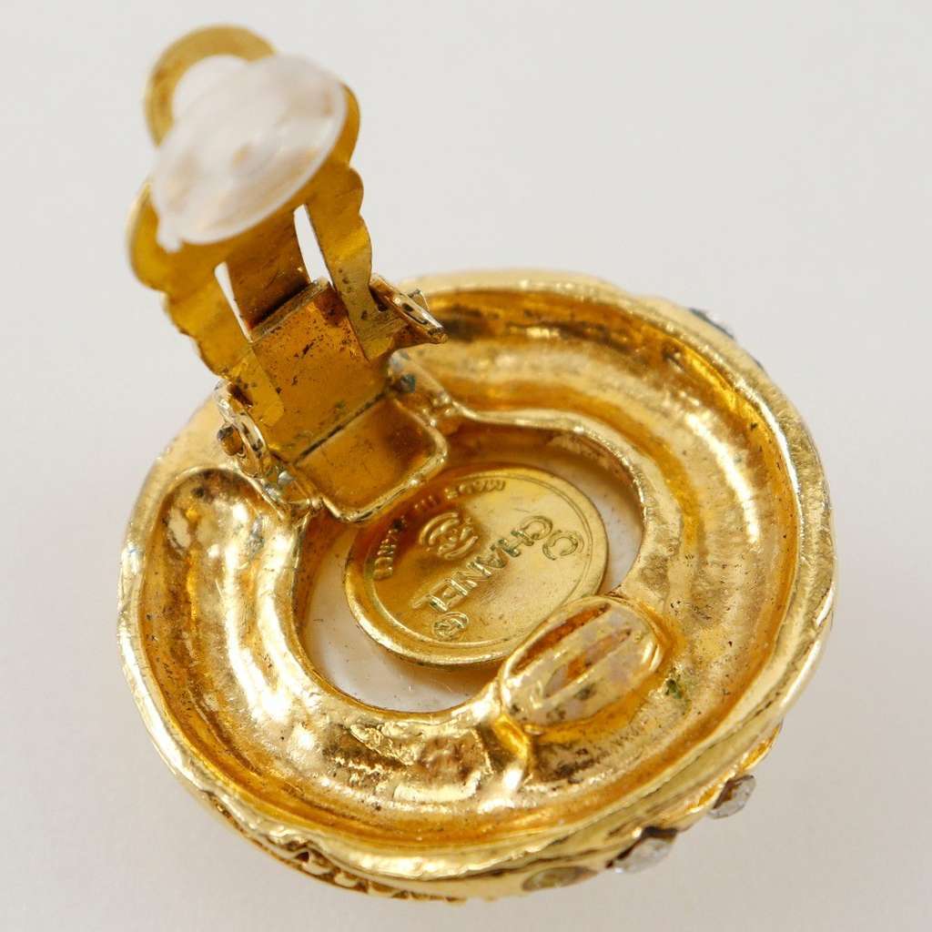 Chanel Vintage Round Clip-On Earrings Gold Good condition - Box View