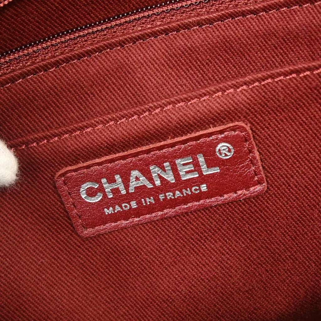 Chanel Vintage Chain Flap Bag Red Leather Good condition - Model View