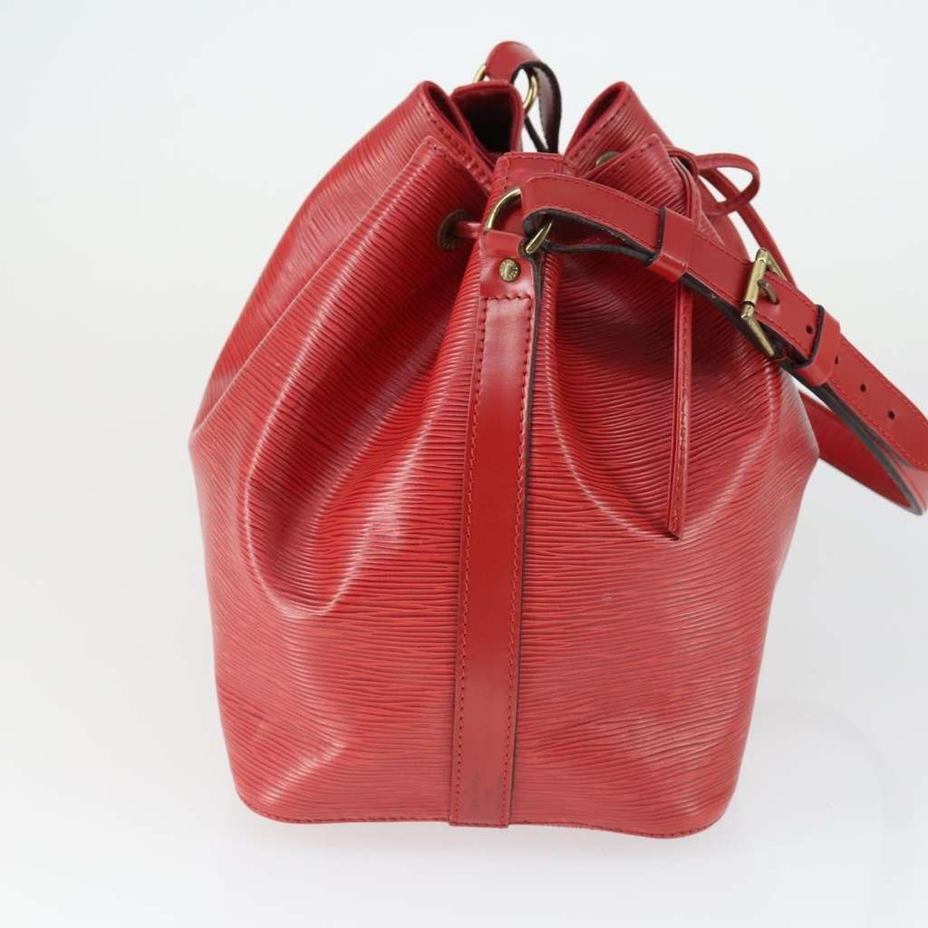 Louis Vuitton Noe Handbag Red Leather Good condition - Model View