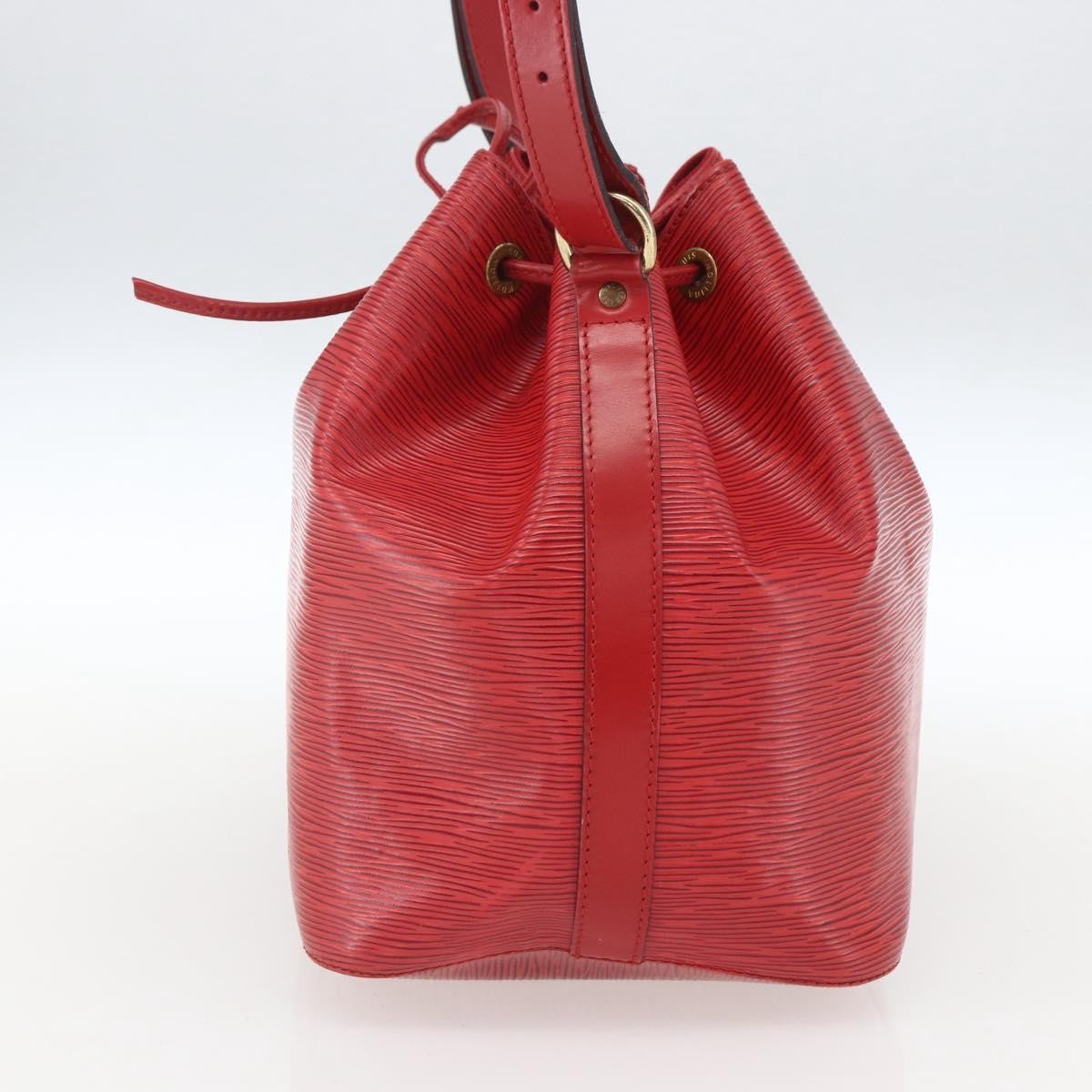 Louis Vuitton Petit Noe Handbag Red Leather Good condition - Model View
