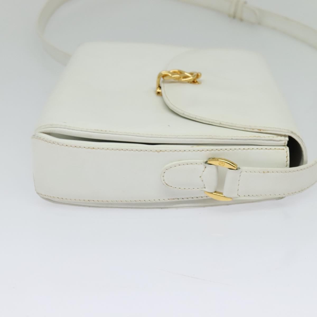 Gucci Vintage Flap Crossbody Bag White Leather Good condition - Model View
