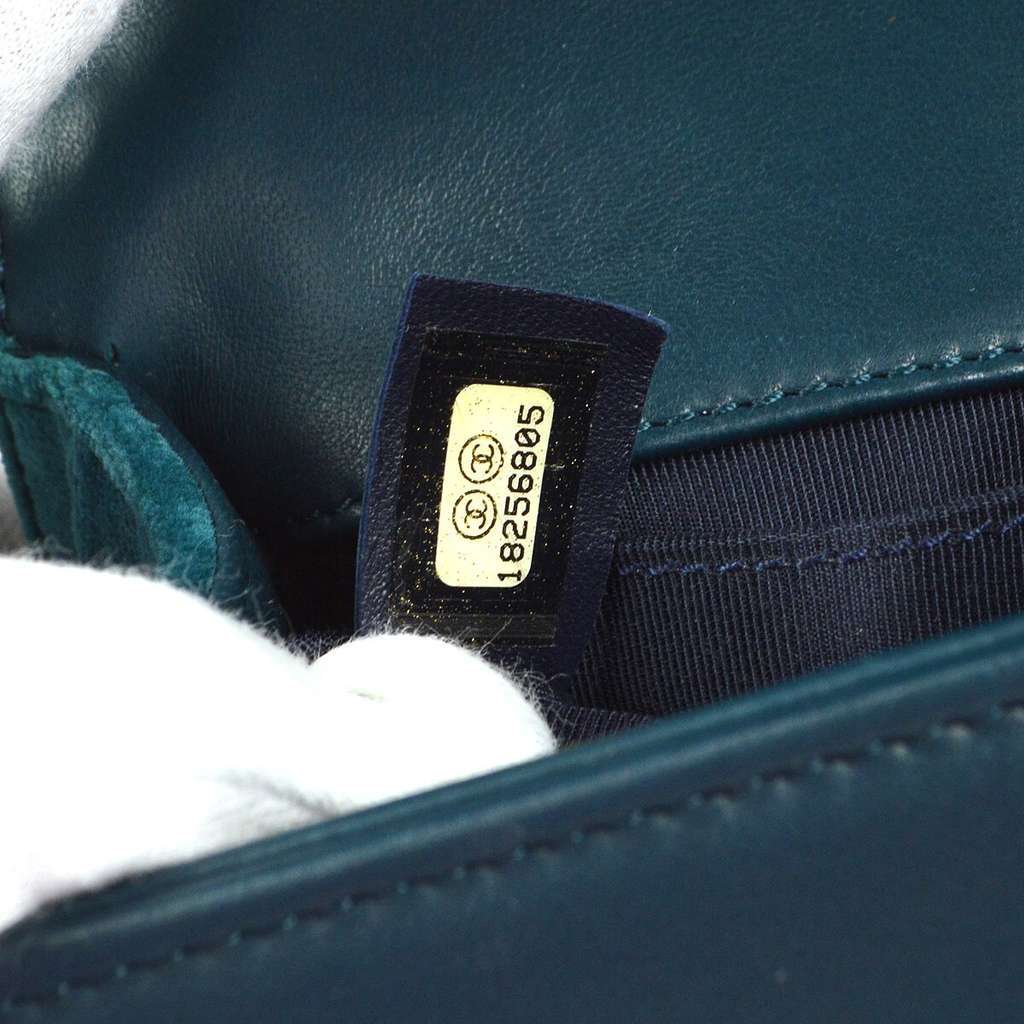 Chanel Boy Flap Bag Blue Velvet Good condition - Box View