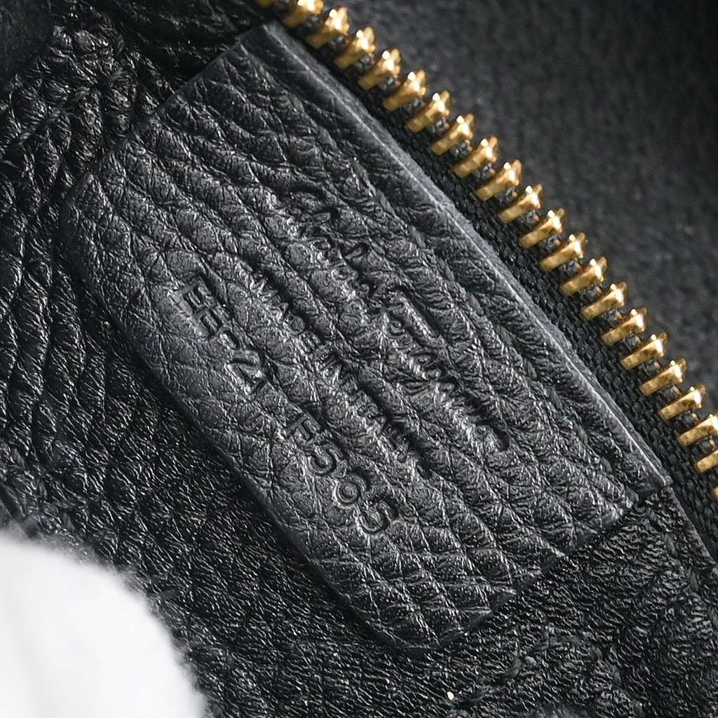 Salvatore Ferragamo Gancini handbag Black Leather Good condition - Model View