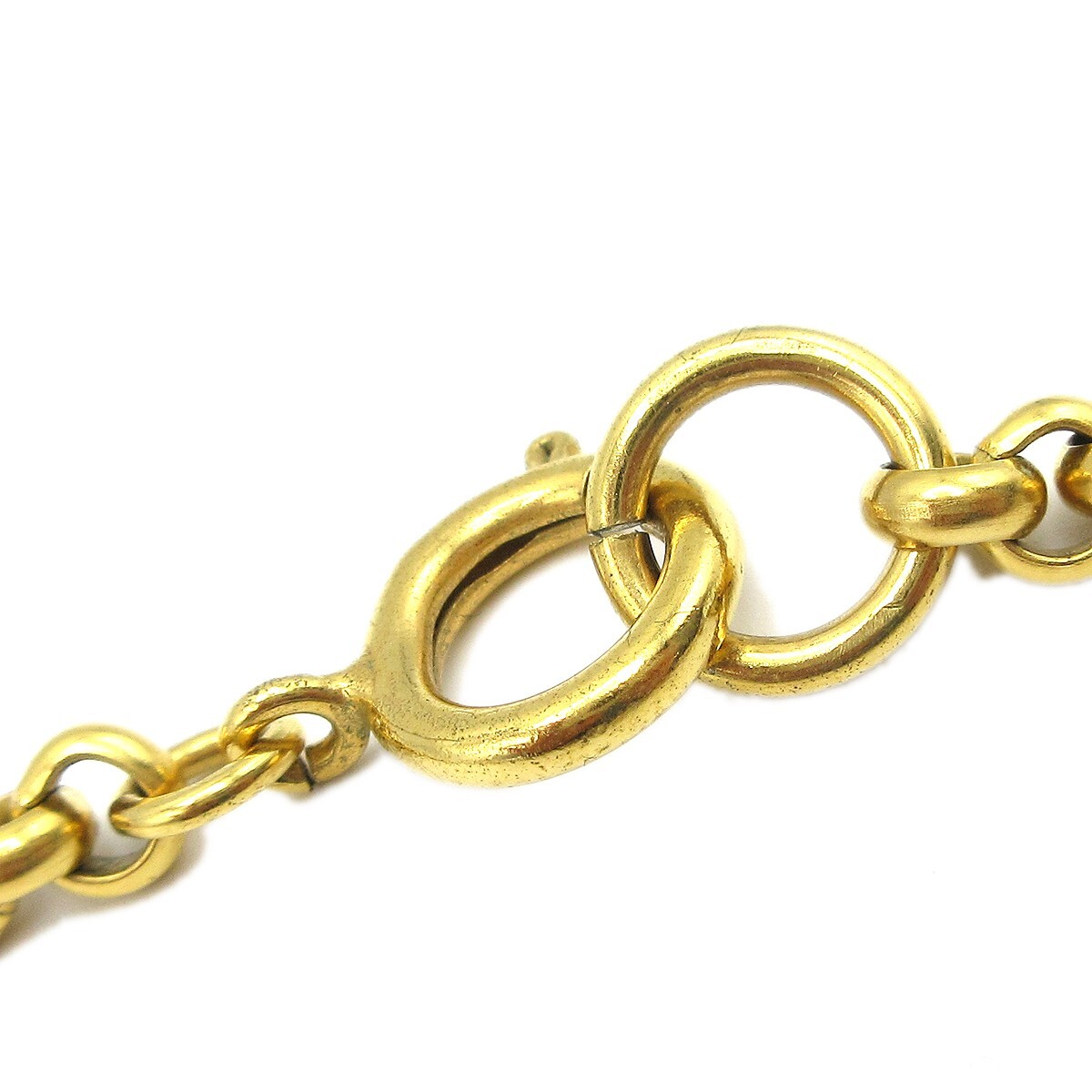 Chanel CC Heart Pendant Necklace Gold Good condition - Model View