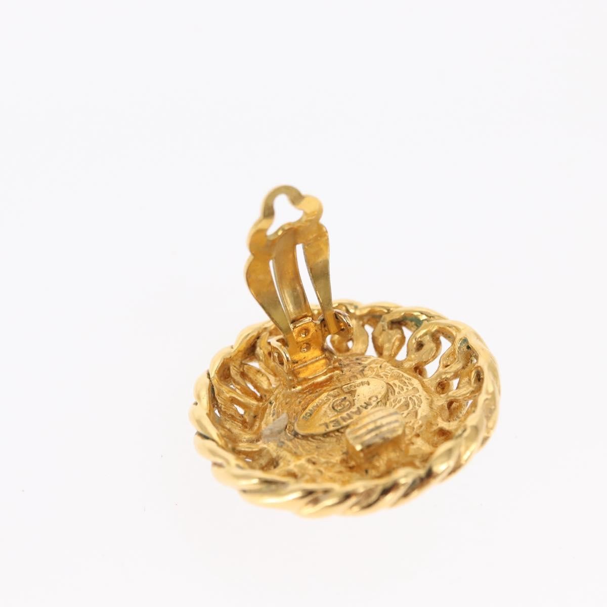 Chanel Vintage Round Clip-On Earrings Gold Metal Good condition - Model View