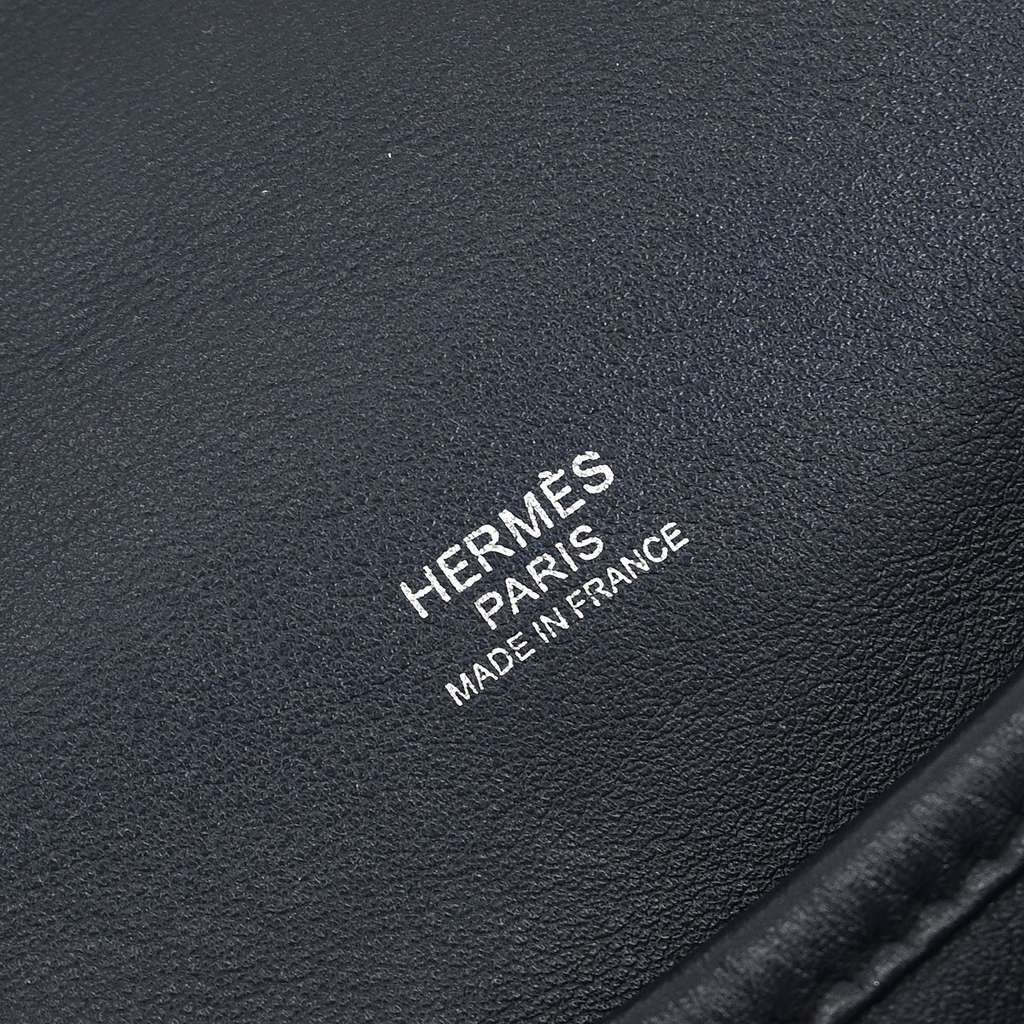 Hermès Barda Messenger Bag Blue Leather Good condition - Model View