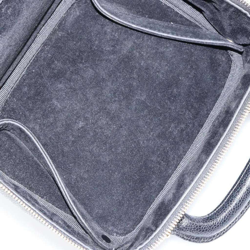 Chanel Vintage Timeless Zip Around Vanity Case Black Leather Good condition - Box View