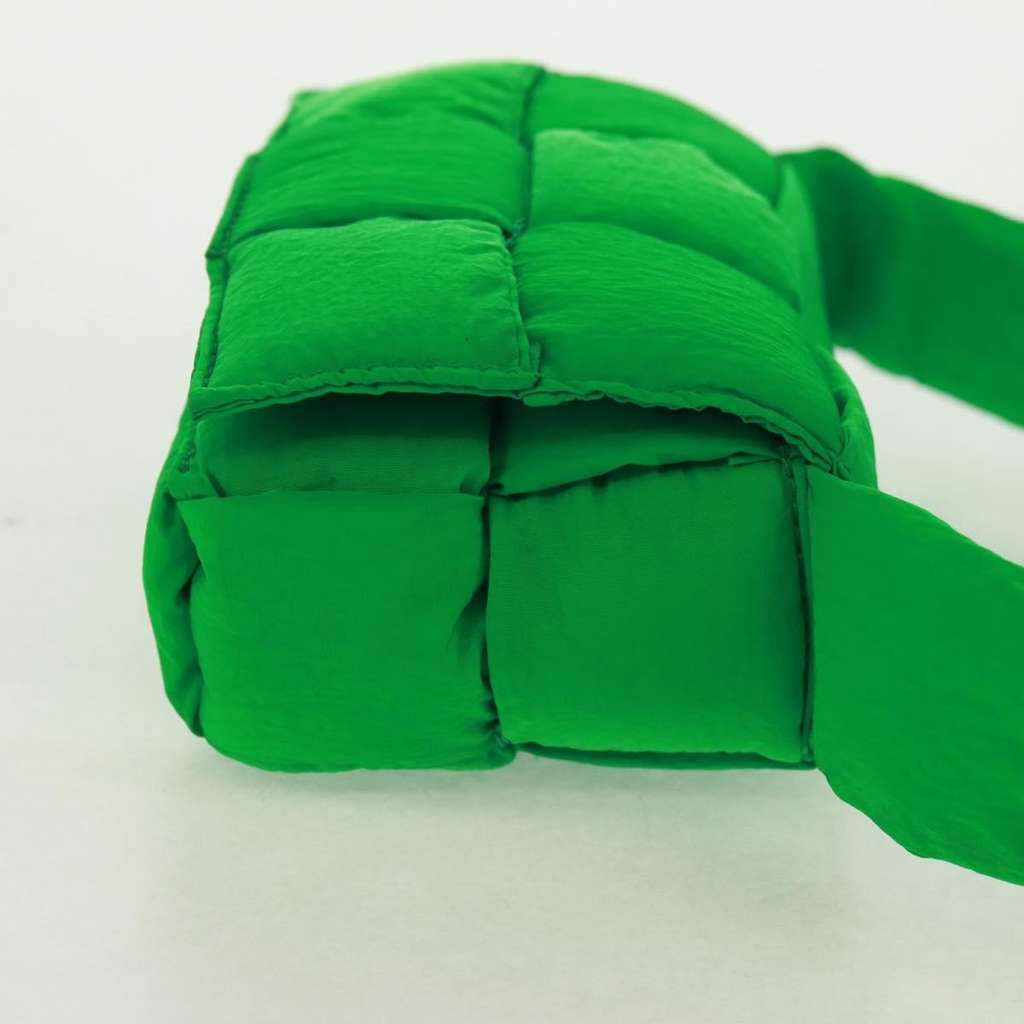 Bottega Veneta Padded Tech Cassette Crossbody Bag Green Good condition - Model View