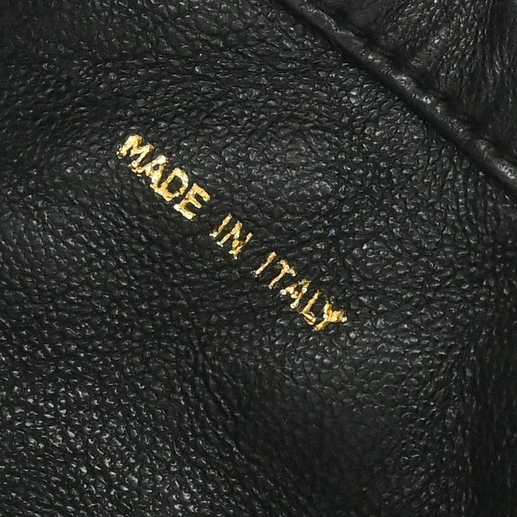 Chanel Vintage Drawstring Bucket Bag Black Good condition - Model View