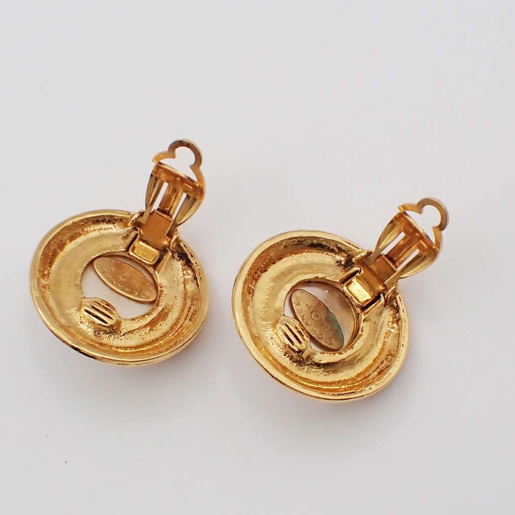Chanel Vintage Round Clip-On Earrings Gold Metal Good condition - Inside View