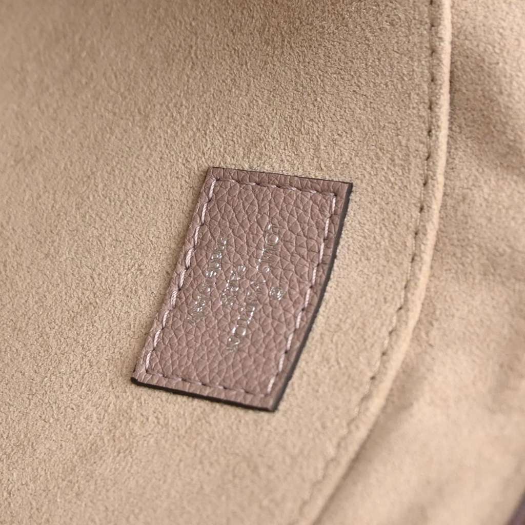 Louis Vuitton Pochette Jour Other Leather Good condition - Model View