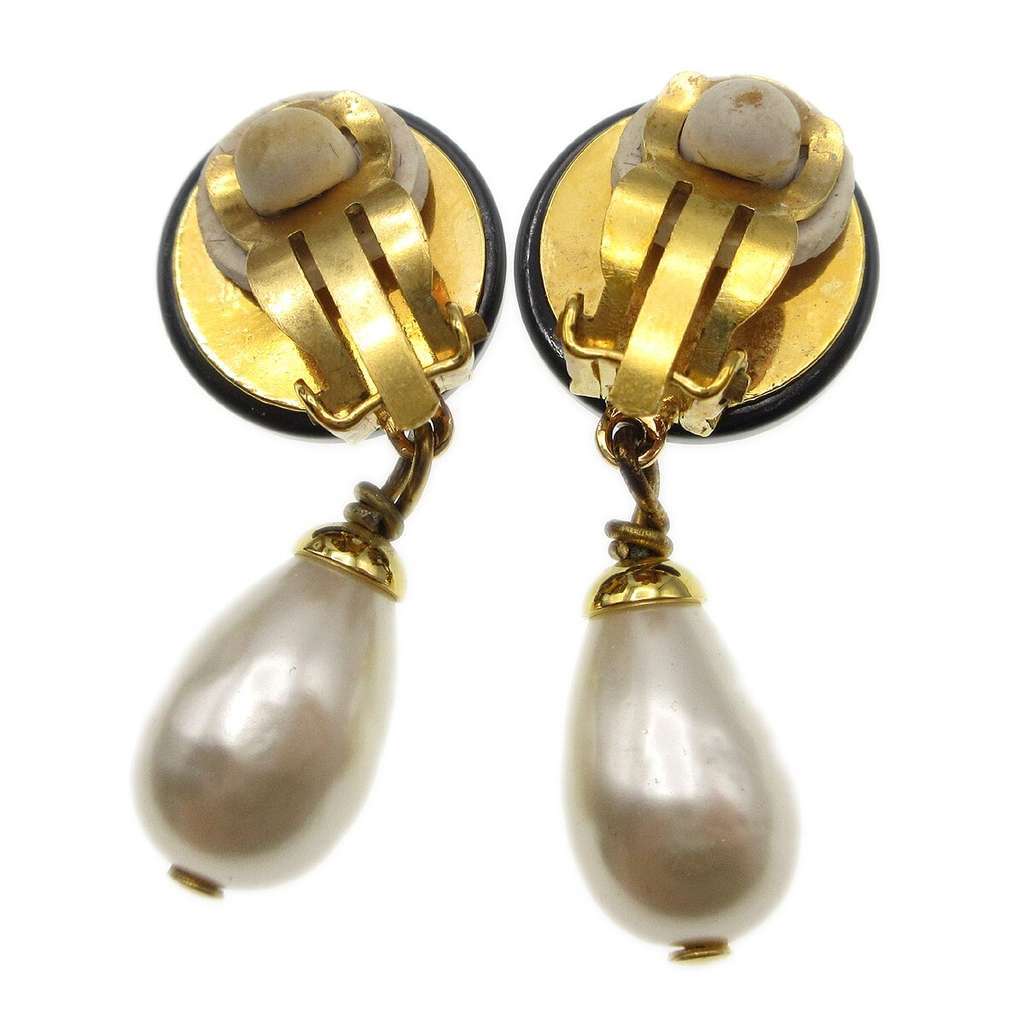 Chanel Vintage Round Clip-On Gold Good condition - Back View