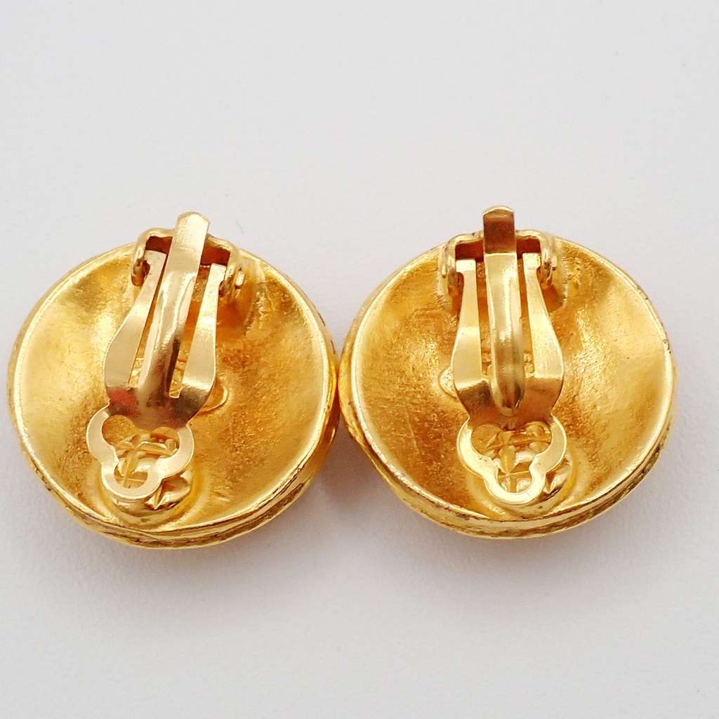Chanel Vintage CC Round Button Clip-On Earrings Gold Good condition - Back View