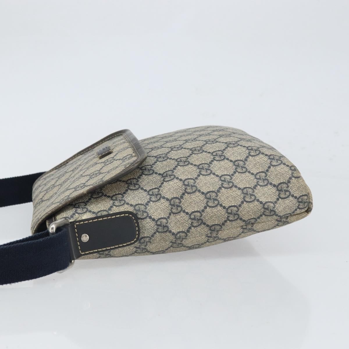Gucci Flap Messenger Navy Canvas Fair condition - Model View