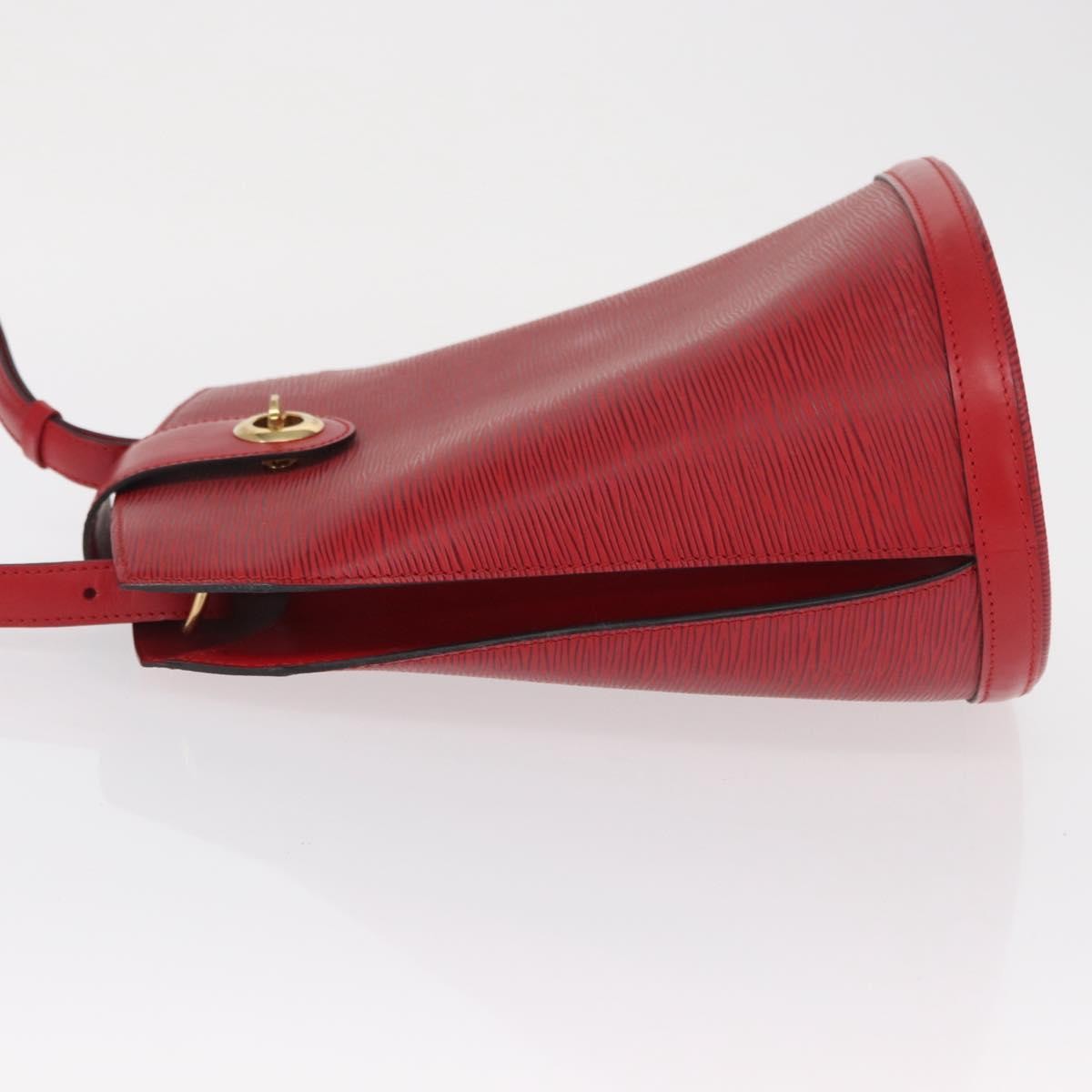 Louis Vuitton Cluny Shoulder Bag Red Leather Good condition - Model View