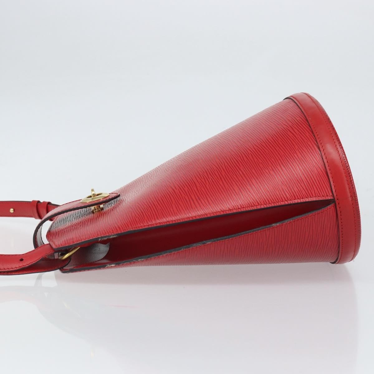 Louis Vuitton Cluny Shoulder Bag Red Leather Good condition - Model View