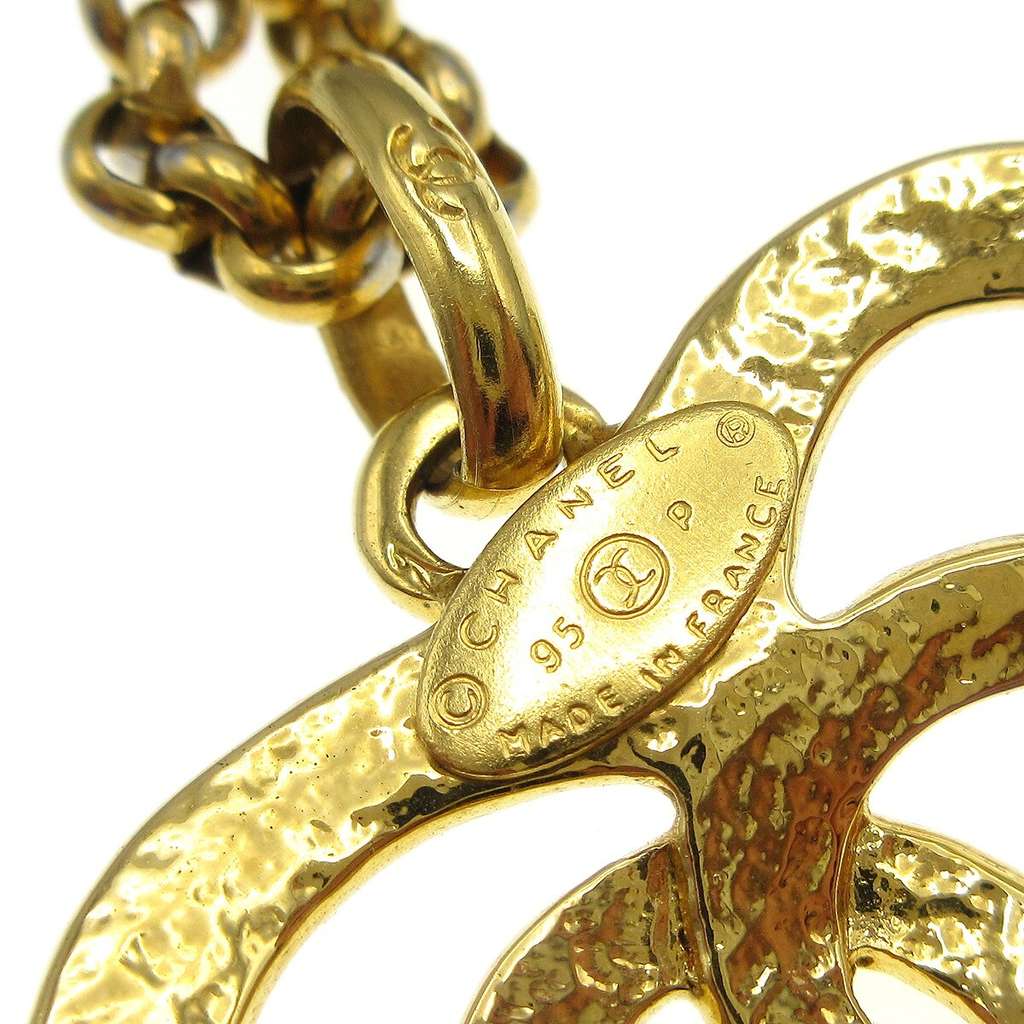 Chanel CC Heart Pendant Gold Good condition - Model View