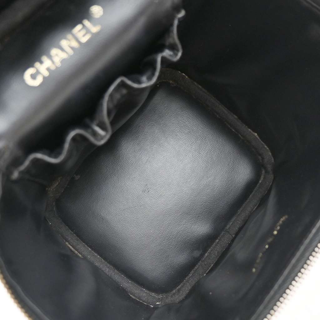 Chanel Vintage Timeless Cosmetic Case Black Leather Good condition - Box View