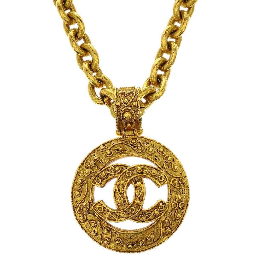 Chanel Vintage CC Textured Cut Out Round Pendant Necklace Gold Good condition - Back View