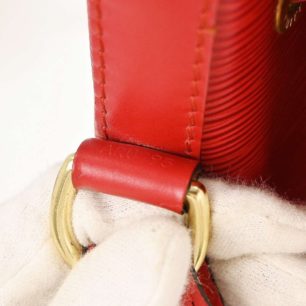 Louis Vuitton Noe Handbag Red Leather Good condition - Model View