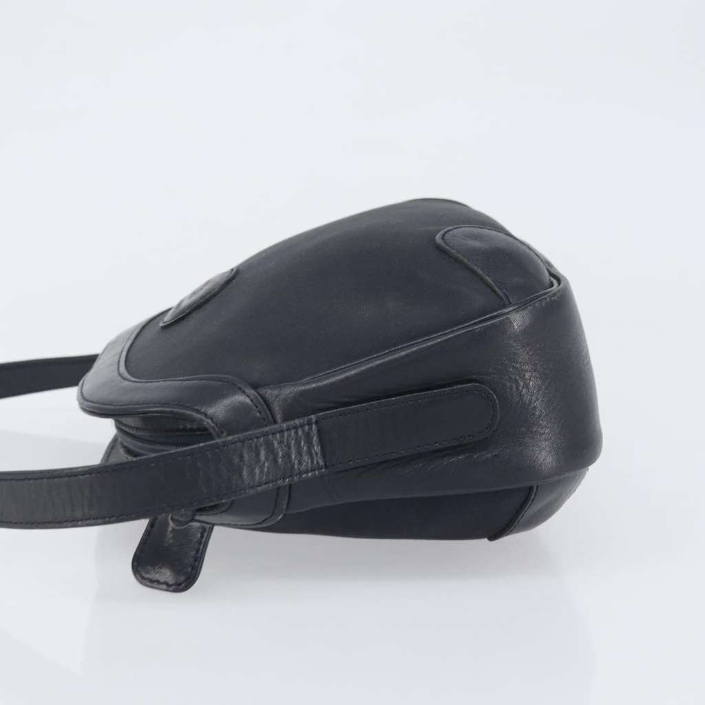 Burberry Vintage Shoulder Bag Navy Leather Good condition - Model View