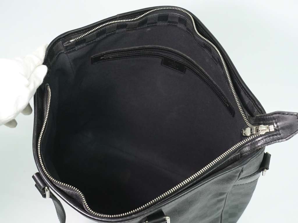 Louis Vuitton Tadao Handbag Black Canvas Good condition - Model View