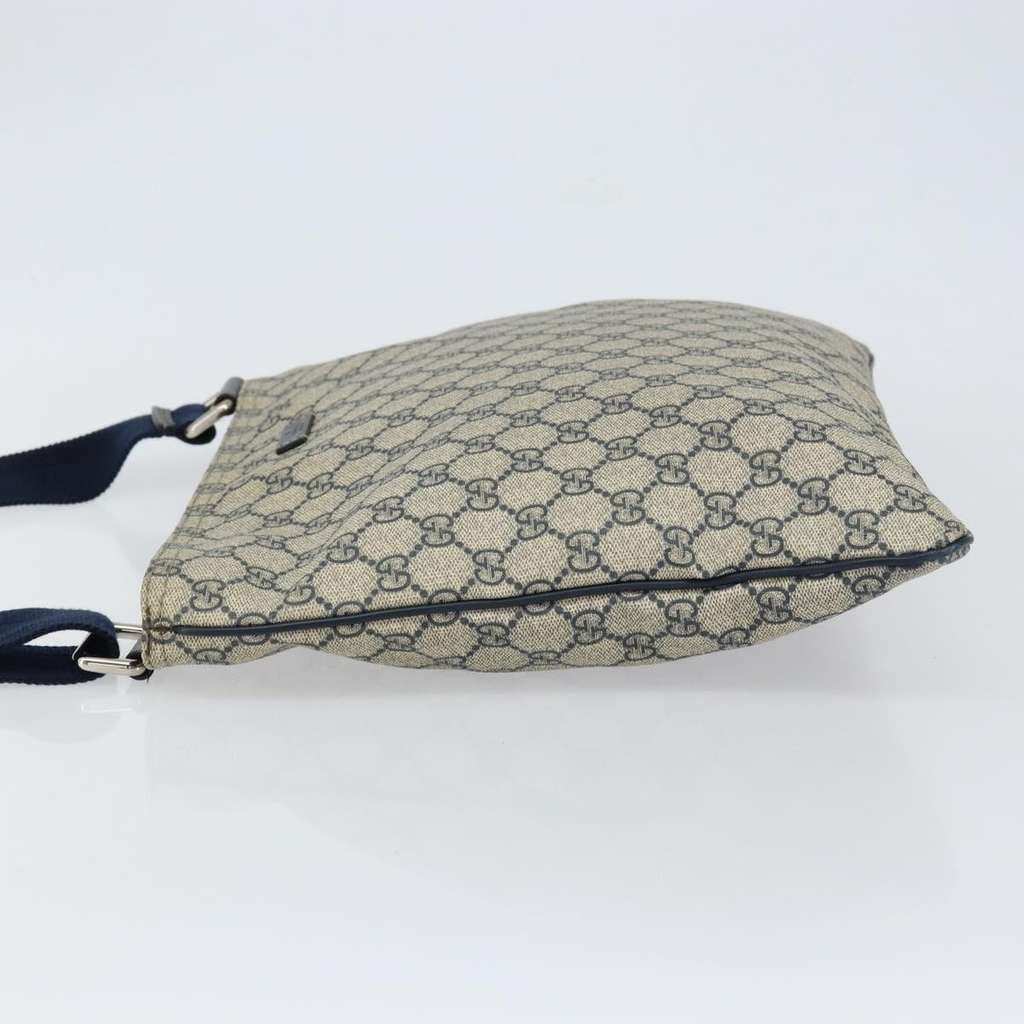 Gucci Zip Top Messenger Bag Navy Good condition - Model View