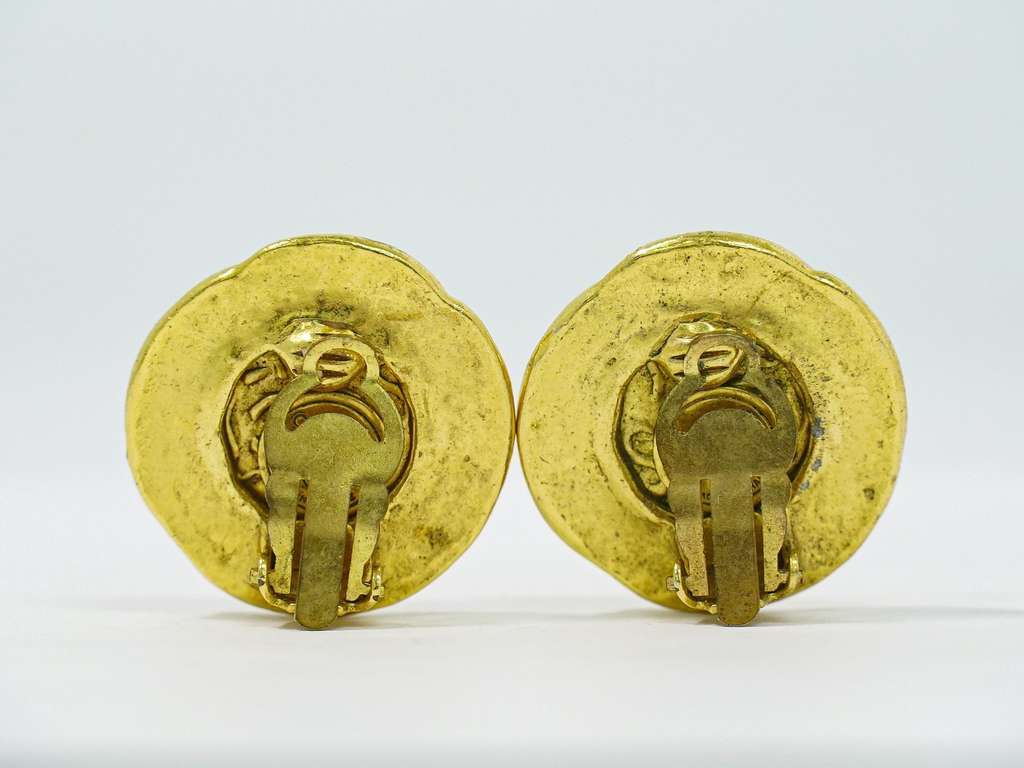 Chanel Vintage CC Round Clip-On Earrings Gold Good condition - Back View