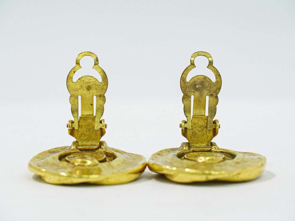 Chanel Vintage CC Round Clip-On Earrings Gold Good condition - Inside View