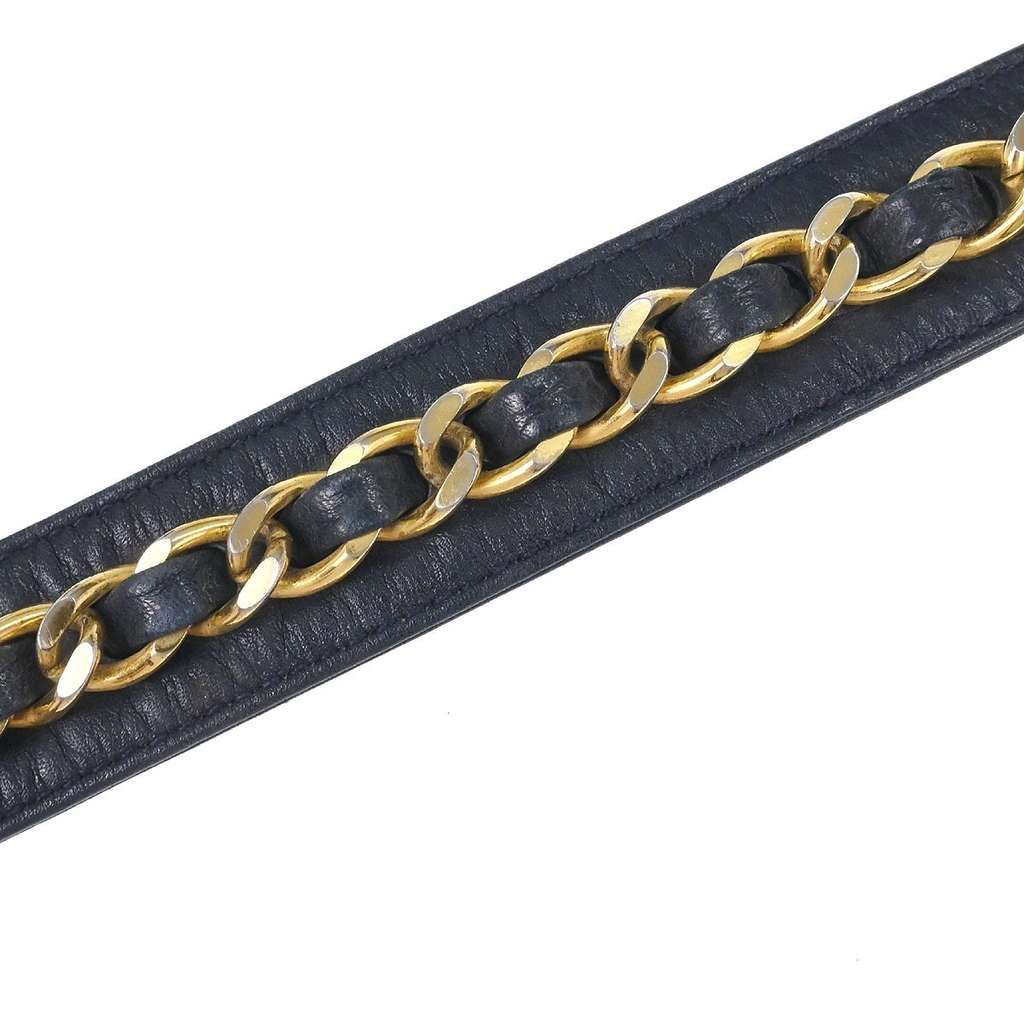 Chanel Vintage Flap Waist Bag Navy Leather Good condition - Box View