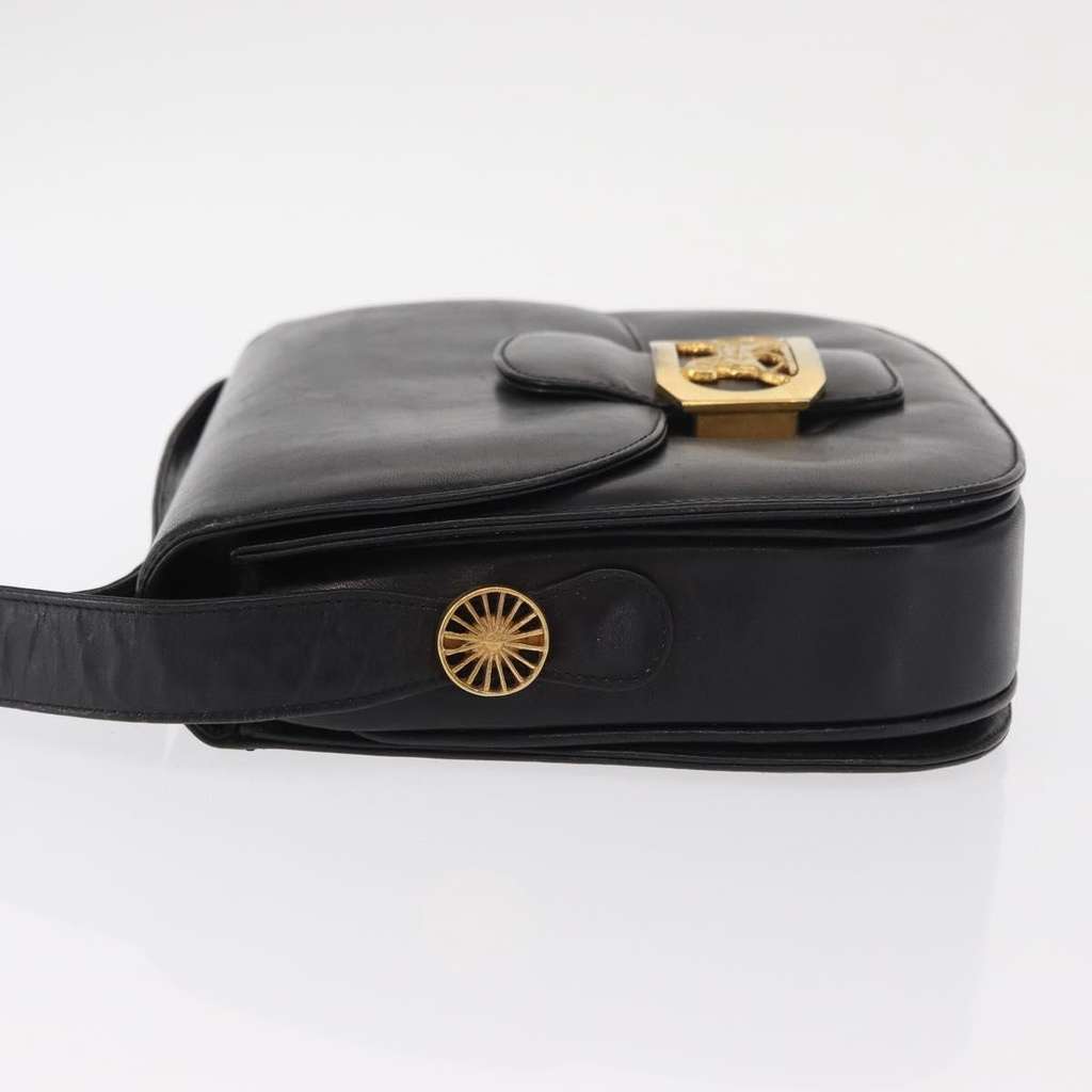 Celine Vintage Carriage Flap Bag Black Leather Fair condition - Model View