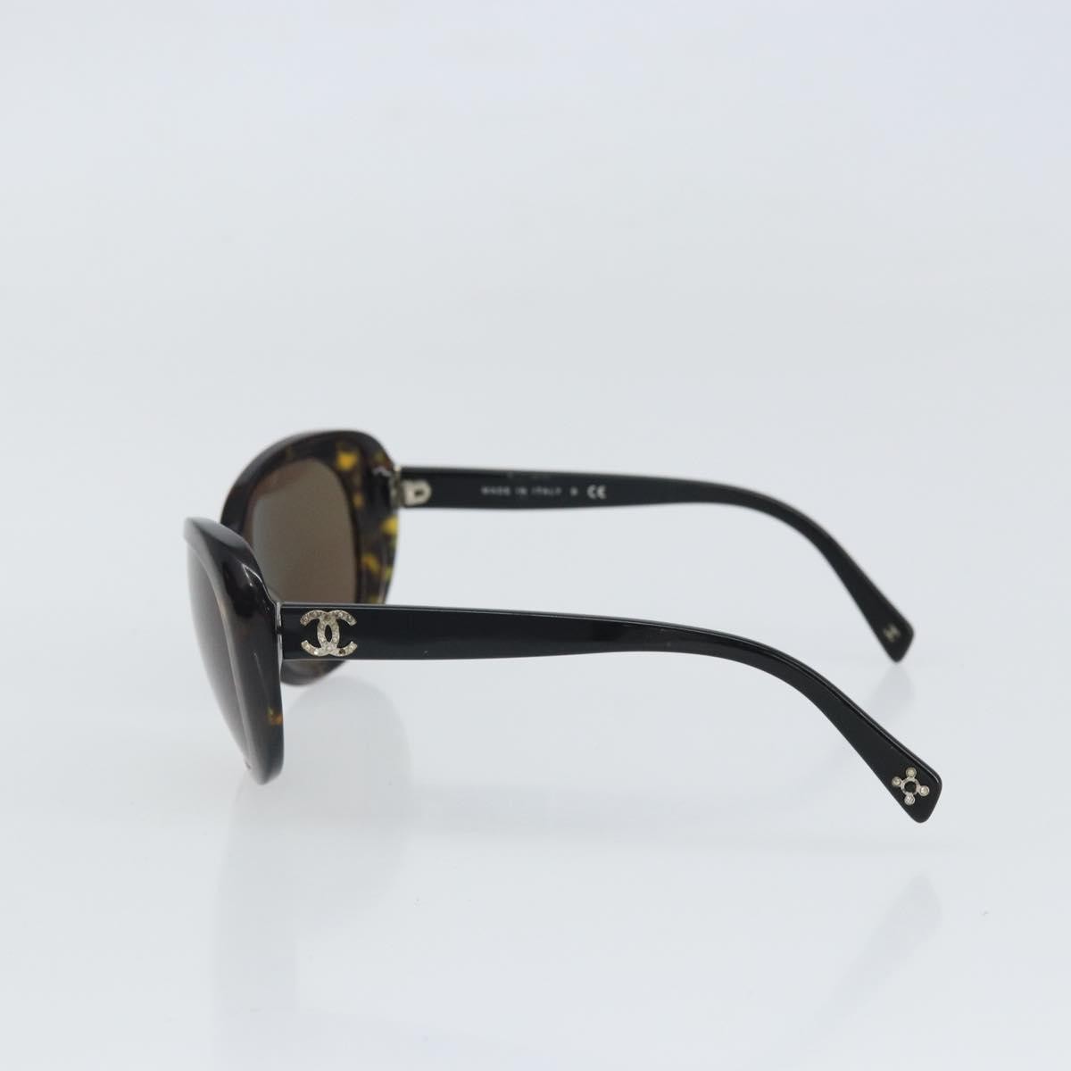 Chanel Logo CC Sunglasses Black Plastic Fair condition - Model View