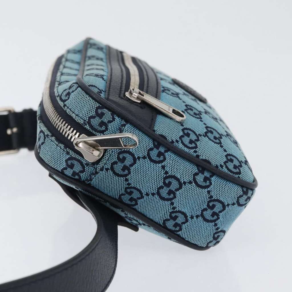 Gucci GG Supreme Belt Bag Silver Canvas Good condition - Model View