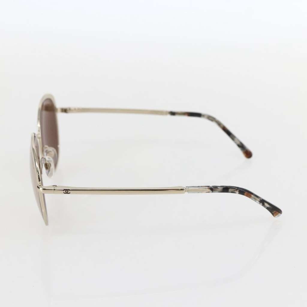 Chanel Logo CC Sunglasses Gold Metal Good condition - Model View