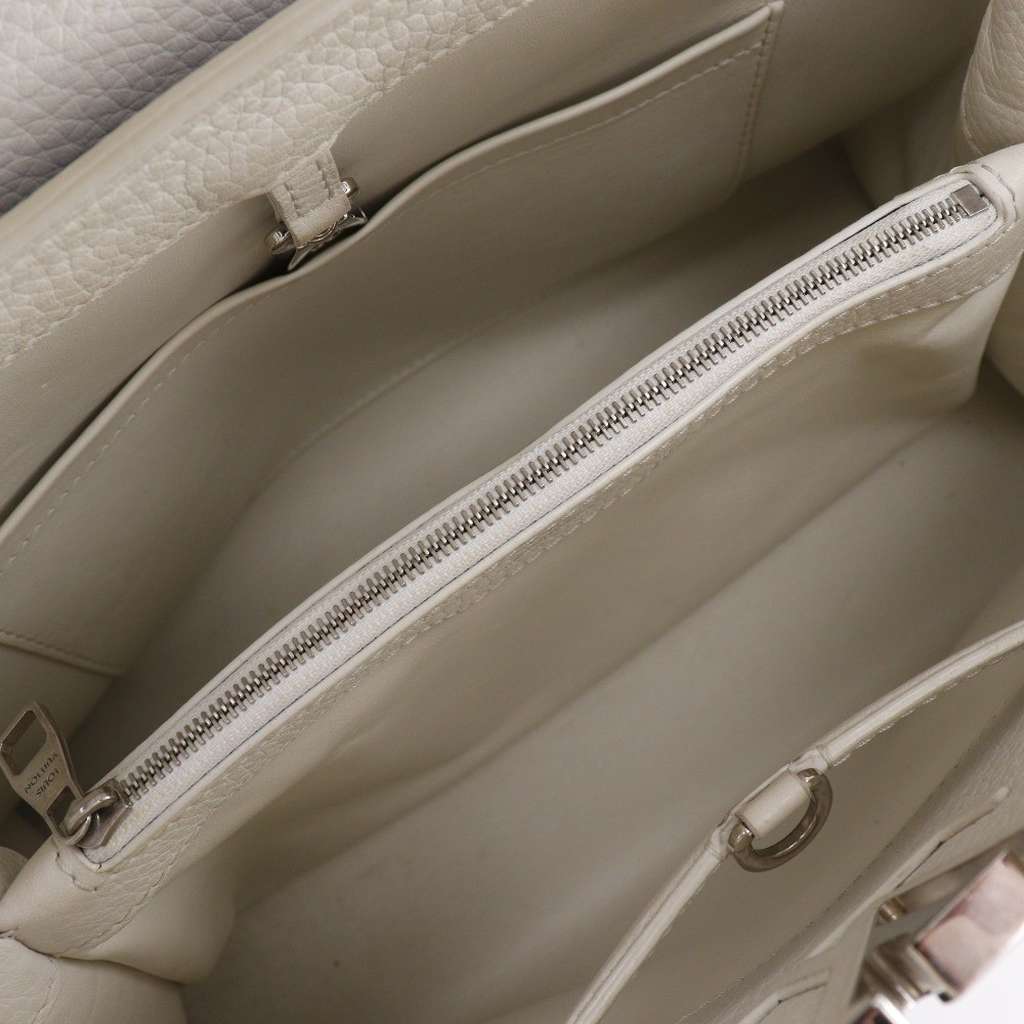 Louis Vuitton Capucines Bag Blue Leather Good condition - Model View