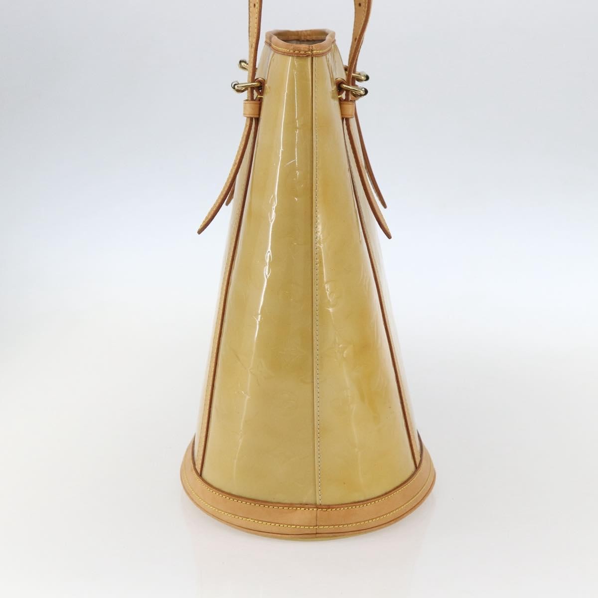 Louis Vuitton Bucket Bag Beige Good condition - Model View