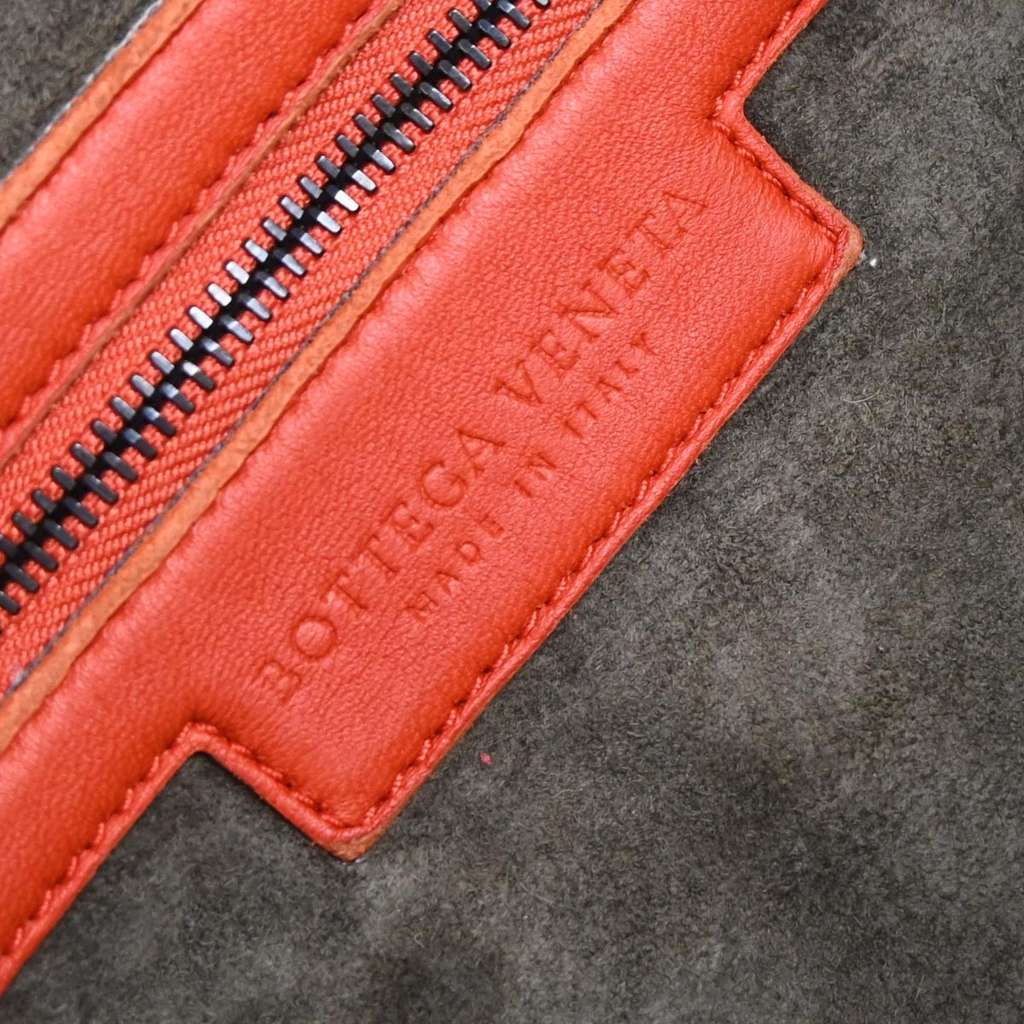 Bottega Veneta Veneta Hobo Red Leather Good condition - Model View