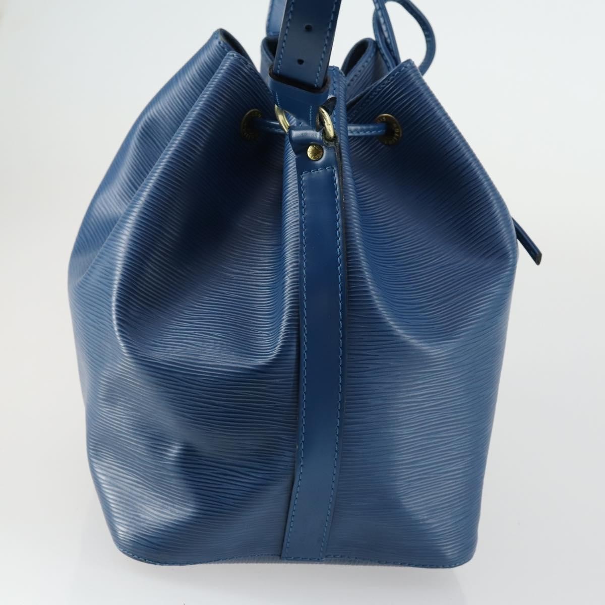 Louis Vuitton Petit Noe Handbag Blue Leather Good condition - Model View