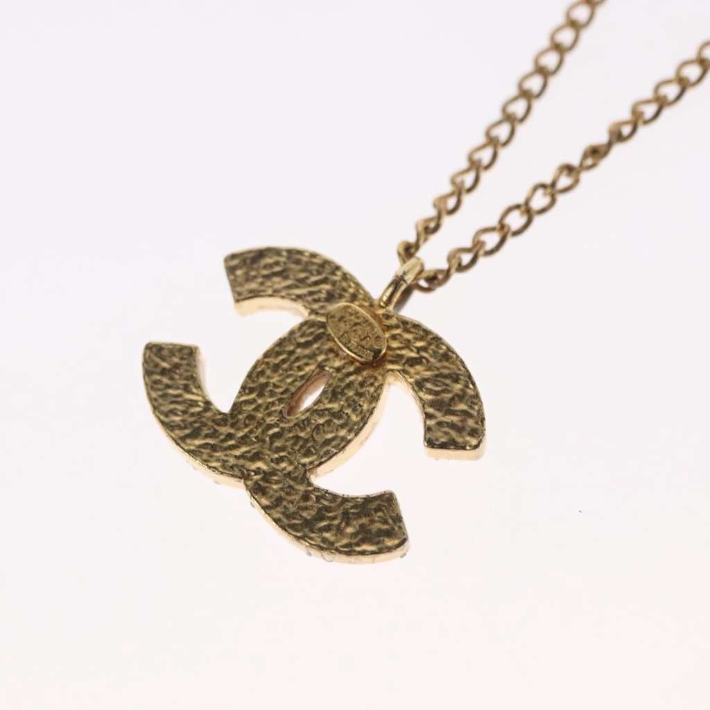 Chanel CC Pendant Necklace Gold Metal Good condition - Model View