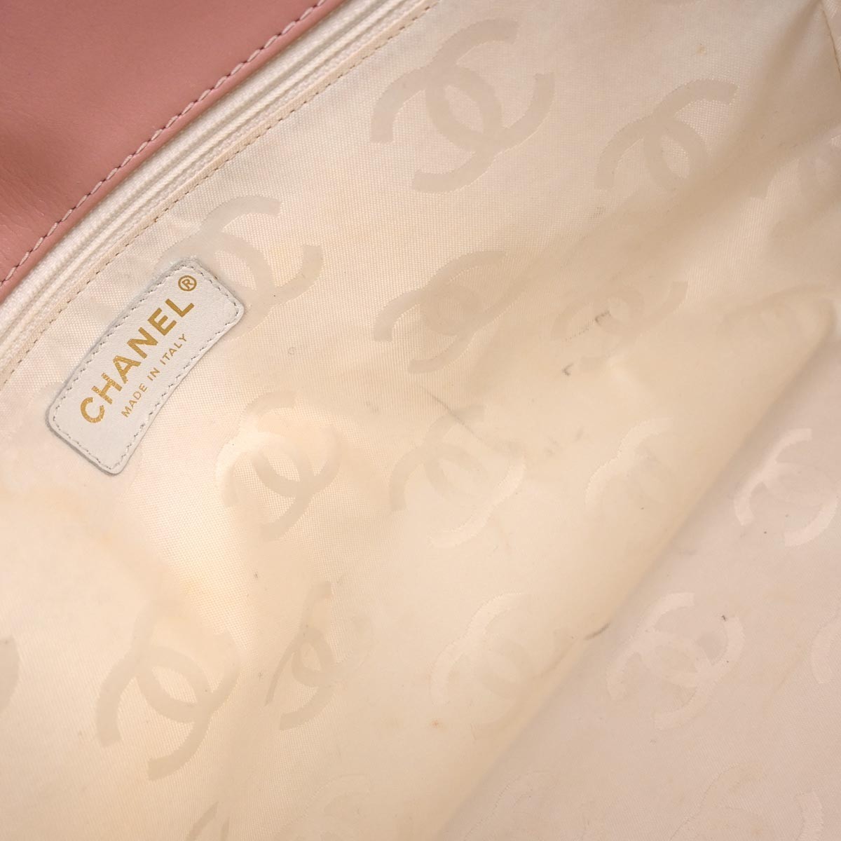 Chanel Vintage Tote Pink Leather Good condition - Model View