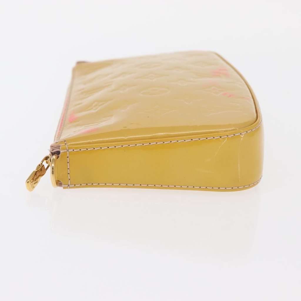 Louis Vuitton Pochette Accessoires NM Beige Fair condition - Model View