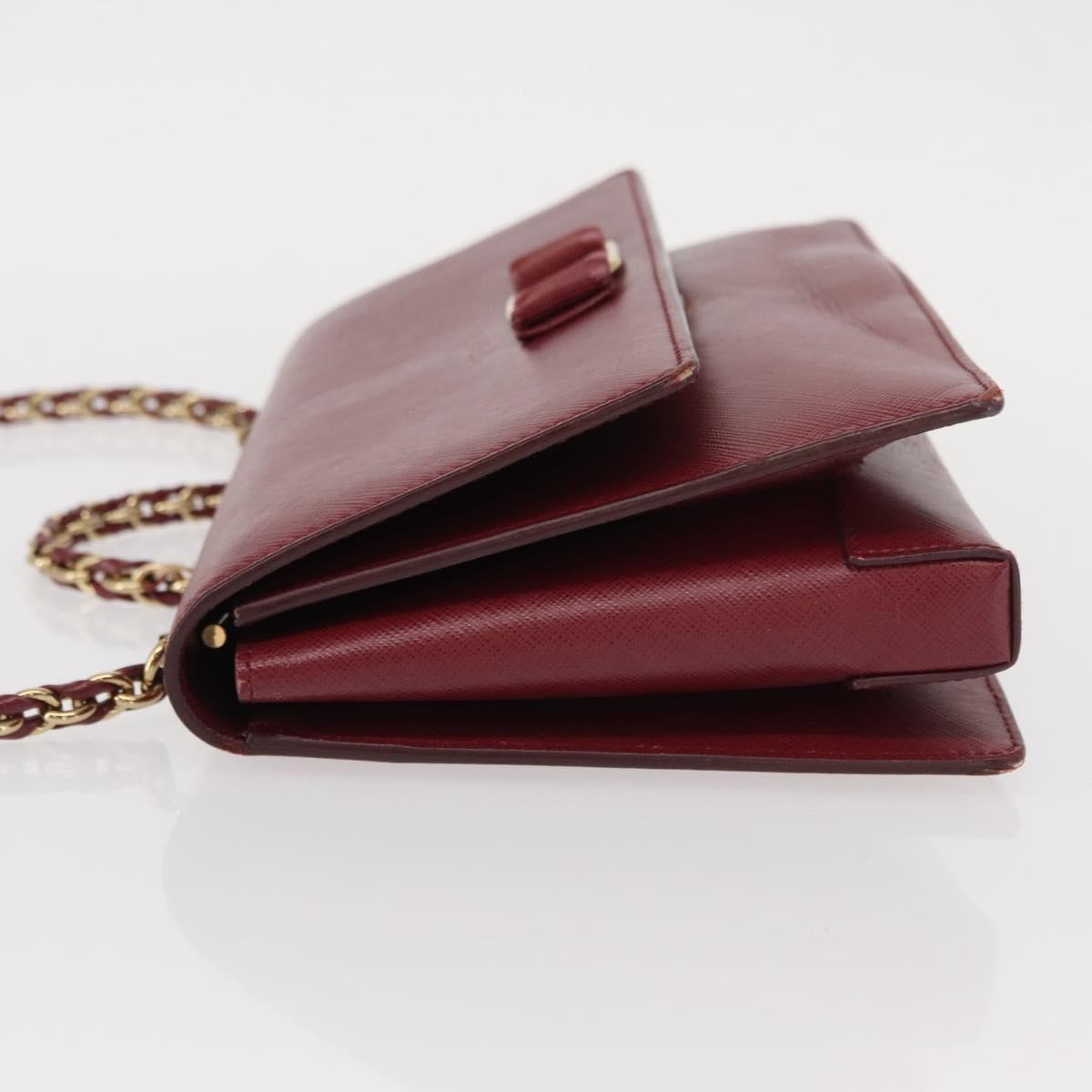 Salvatore Ferragamo Vala Chain Shoulder bag Burgundy Leather Good condition - Model View