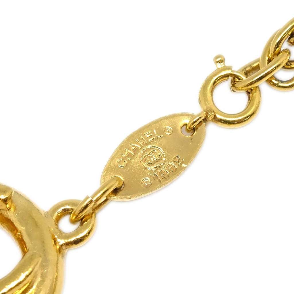 Chanel CC Cutout Round Bracelet Gold Good condition - Model View