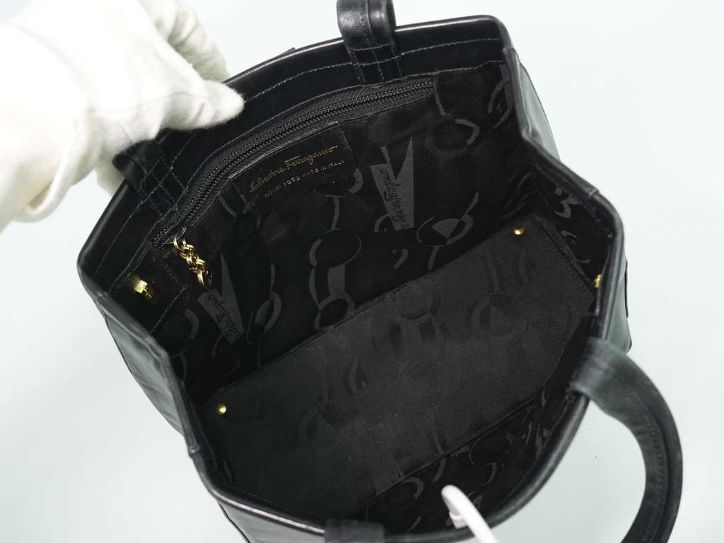 Salvatore Ferragamo Vala Handbag Black Leather Fair condition - Model View